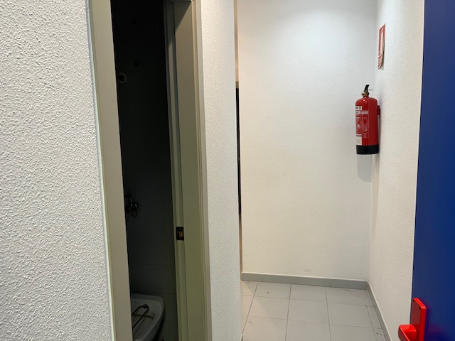 Interior del local comercial en Calle San Félix